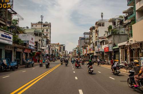 Giảm một nấc độ sáng kéo dài thêm được kha khá thời gian.